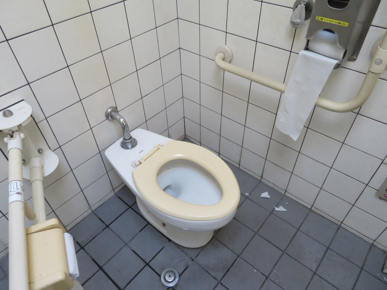 すしニンジャトイレ原宿竹下通りジャニーズショップ公衆トイレ寿司忍者エンターテイメント写真