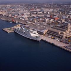 佐渡汽船：旅客ターミナルi Design inc