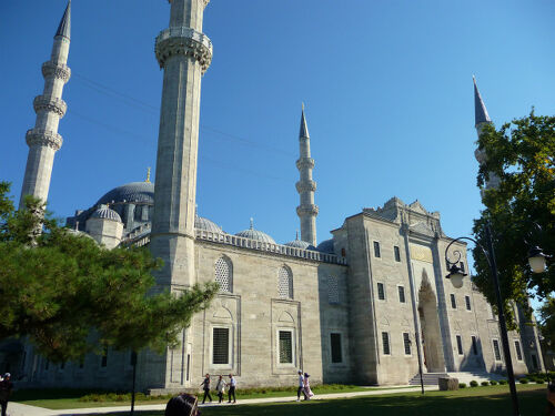 トルコ イスタンブールの金角湾の夜景と旧市街の街並みとスレイマニエ・モスクの写真素材196357190- イメージマート