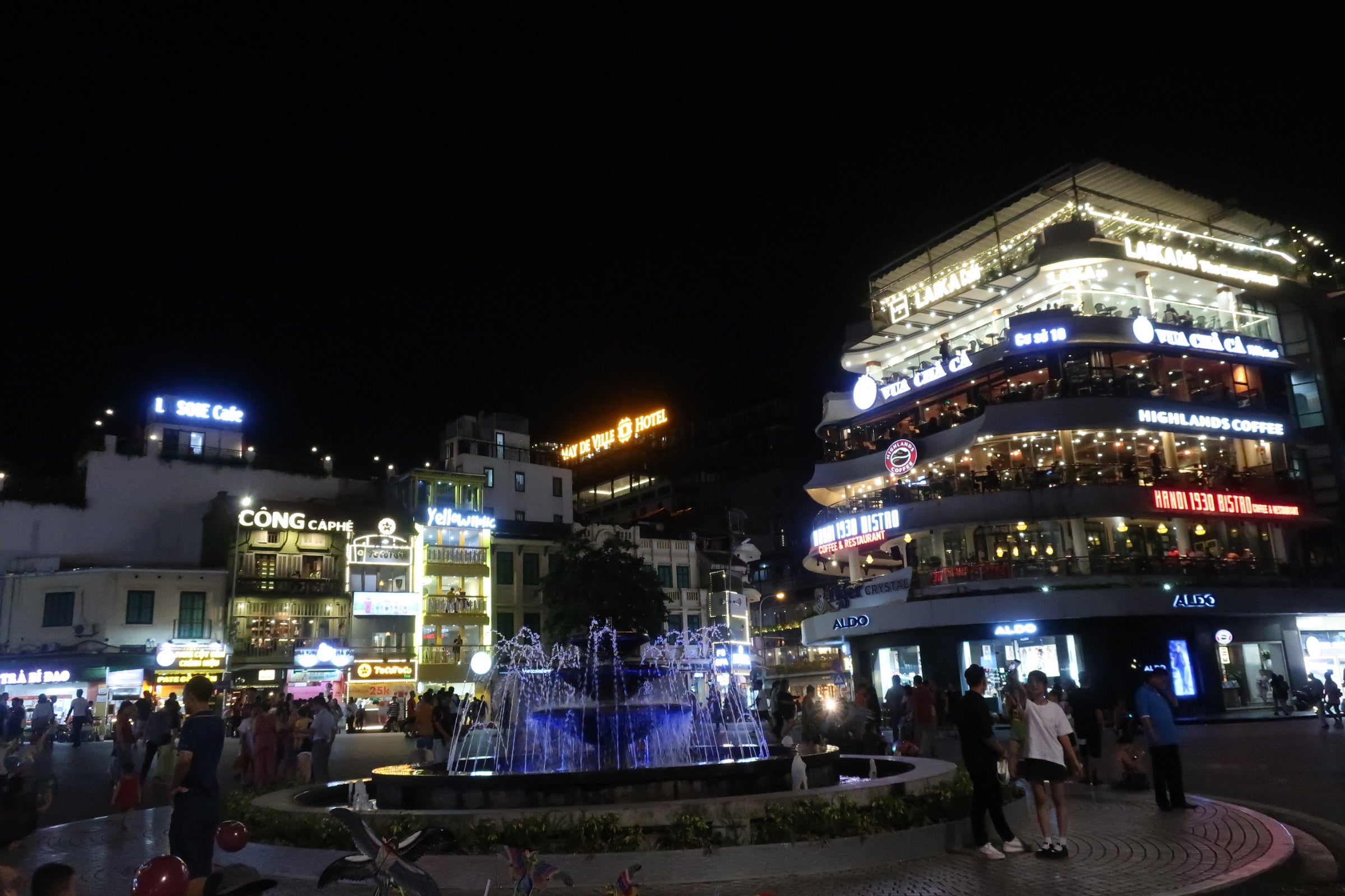 ノイバイ国際空港Kicking！世界の旅へ