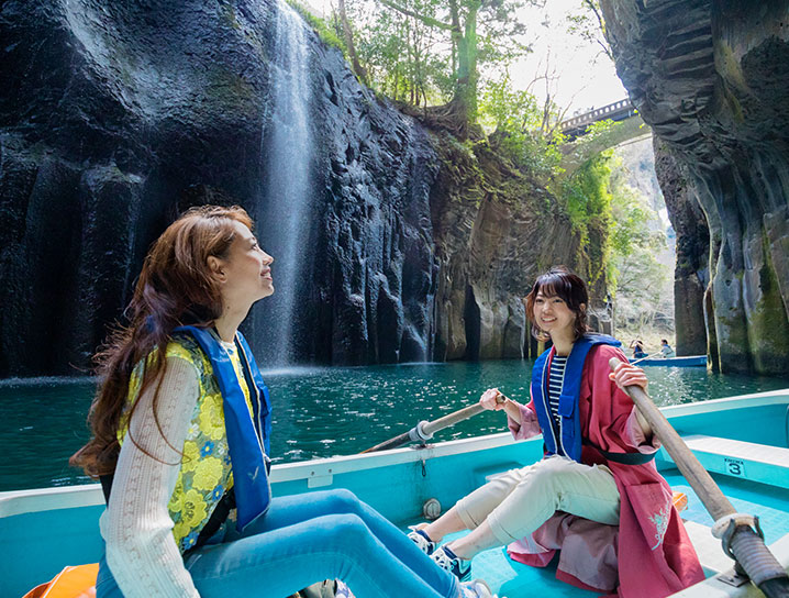 高千穂峡のボートの効率的な乗り方伝授！日本の滝百選にも選ばれた滝イタリア日和