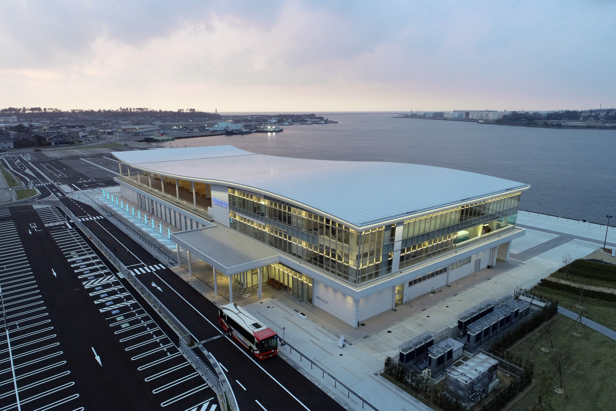 金沢 港町の新名所「金沢港クルーズターミナル」で遊ぼう！るるぶ&more