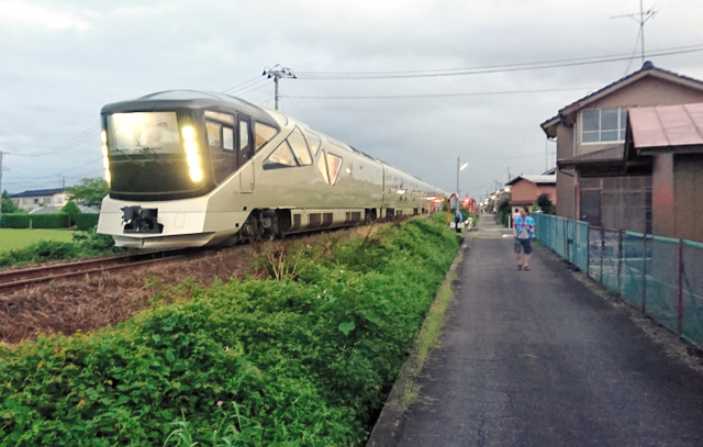 Vol.22：「TRAIN SUITE 四季島」ツアーデスクよりシェフと共に一皿ひとさらに想いを込めて～「食」から新たな発見と繋がりを感じていただくために～四季島ダイアリーTRAIN SUITE 四季島JR東日本