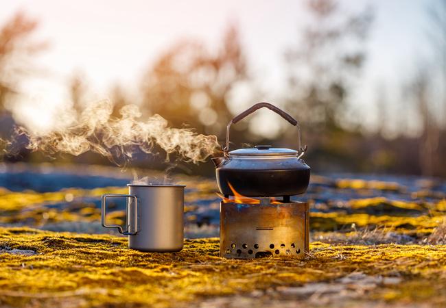 キャンプやかん屋外の携帯用やかんの直火の茶やかんの登山やかんのバックパッキング ハイキングのバーベキュー、屋外のキャンプの鍋および鍋 キャンプ用やかん折り畳み式やかん ウォーターポート