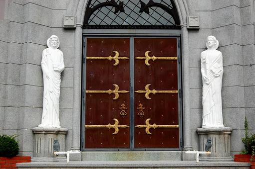 函館市 『カトリック元町教会』では約100年前の木彫採色である美術作品を見ることができます。号外NET 函館市