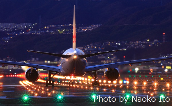 伊丹空港 大阪国際空港 の千里川の土手と夜景撮影 - 地球の撮り方