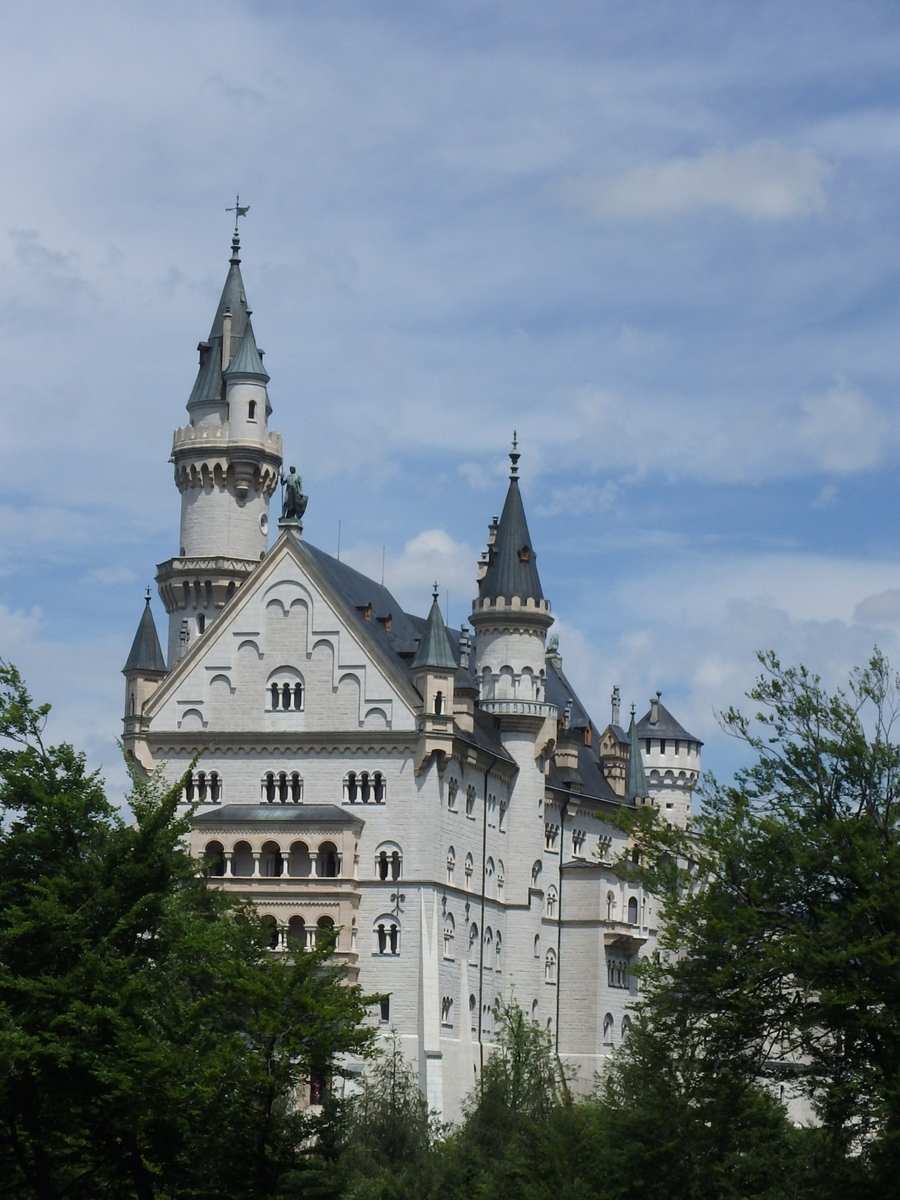 映画のワンシーンのよう！一生に一度は行きたい美しい「お城」スポット3選