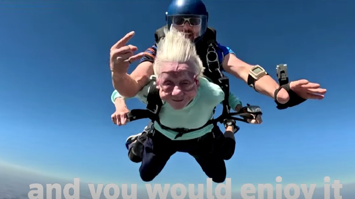 ニュージーランド スカイダイビング体験記。上空5000mから眺める地球に感動