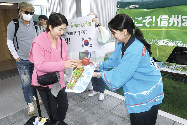 欠航 長野・松本空港 小型ジェット機パンクで滑走路使用できず 計5便が欠航、乗客394人に影響
