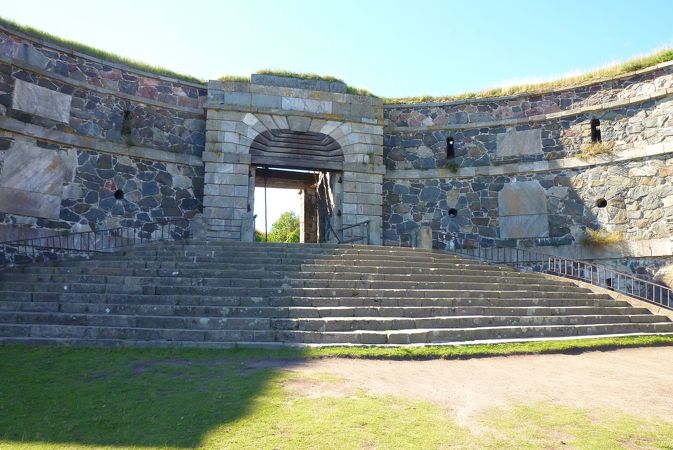 スオメンリンナ：公認ガイドによるウォーキングツアーGetYourGuide