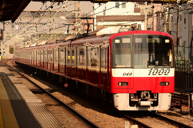 遂に新たな駅舎の屋根の姿が出現！！京急本線「神奈川新町」駅で進む駅ビル新設や橋上駅舎化を行う大規模改良工事！！超高層ビル・都市開発研究所