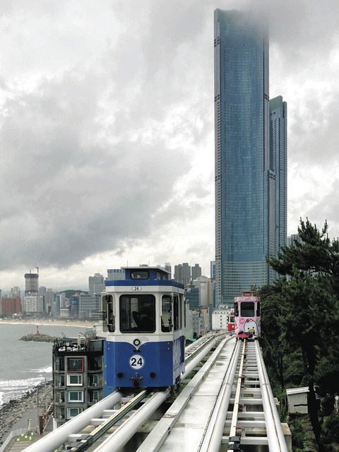 昼間に撮影された韓国、ソウルの金融ビジネス地区、Yeouidoの高層ビルの写真素材・画像素材 Image 185546633