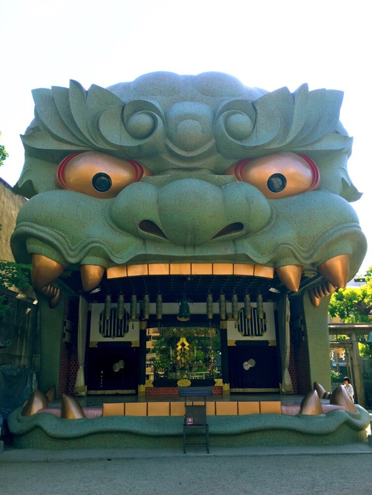 照らされる紅葉 難波八坂神社の写真素材189212948- イメージマート