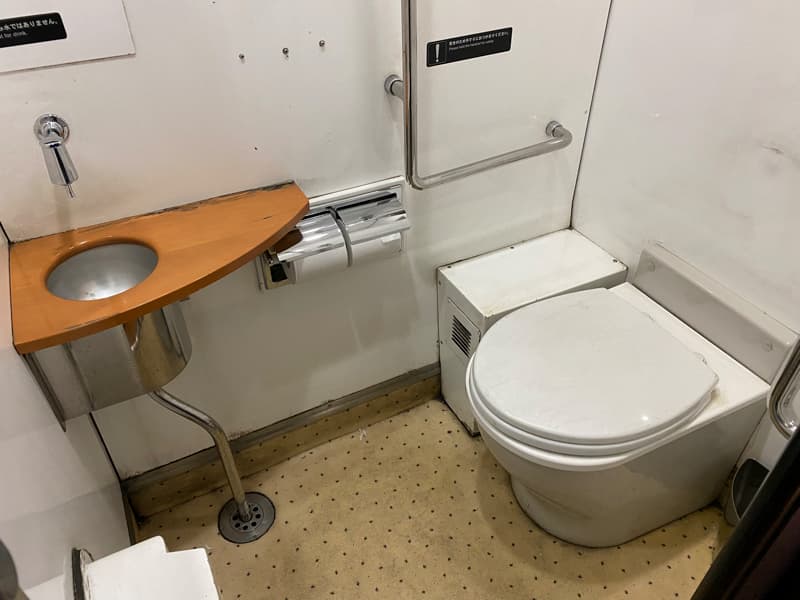 電車内にトイレはあるの？どこにある？ - 電車のしおり