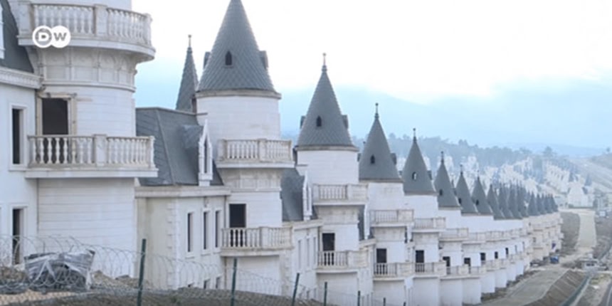 廃墟ロマン！世界遺産景観と大西洋を見渡す ポルトガル ムーアの城壁