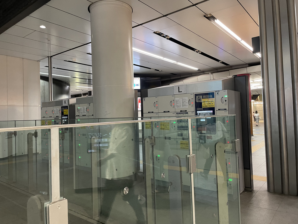 渋谷駅に詳しい方にお聞きしたいです。ハチ公横のコインロッカー 写真 は- Yahoo!知恵袋