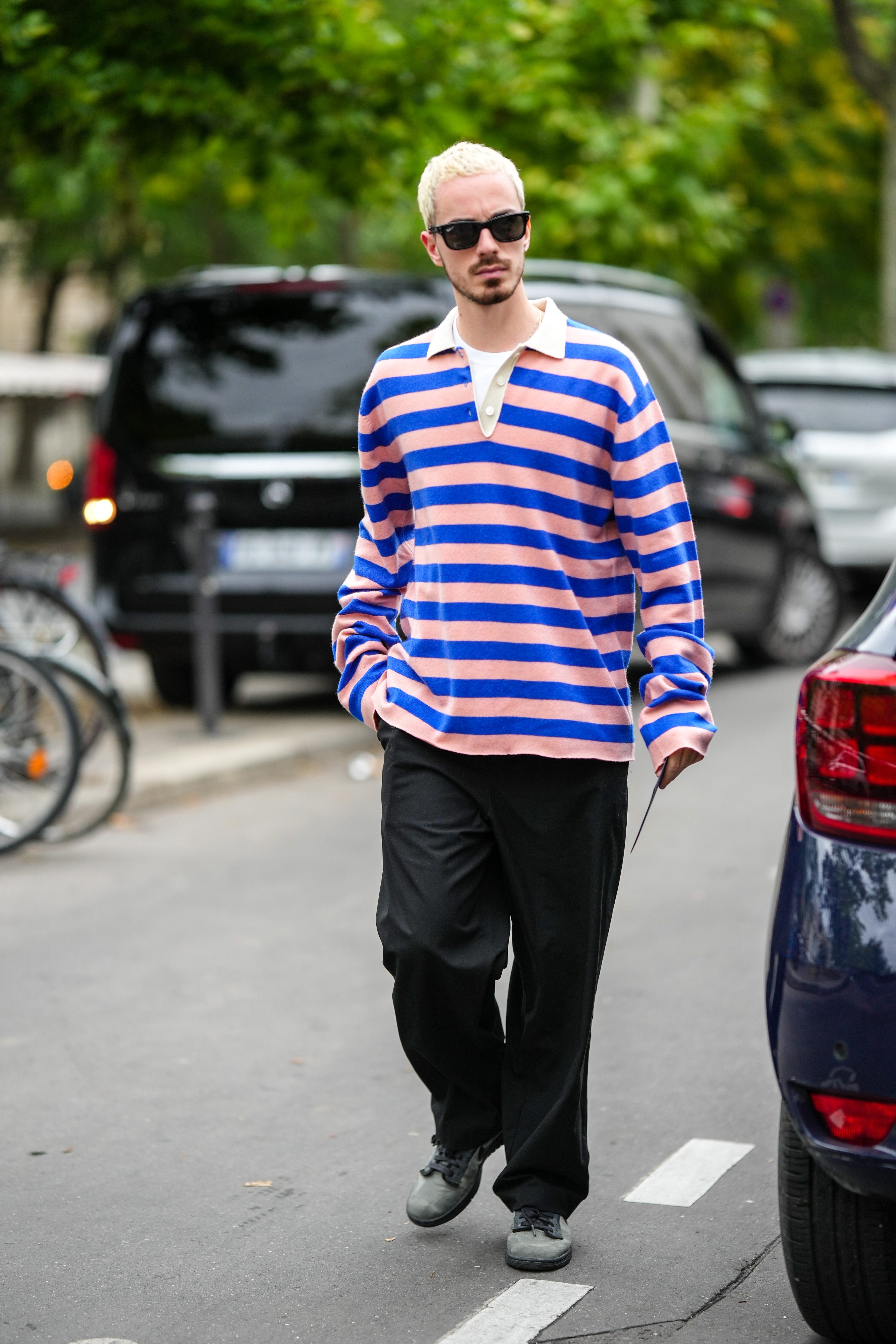 春夏にもクールに決まるブラックコーデ。 イケてる海外スナップから学ぼう。メンズファッションメンズコーデブラックコーデ海外ファッション