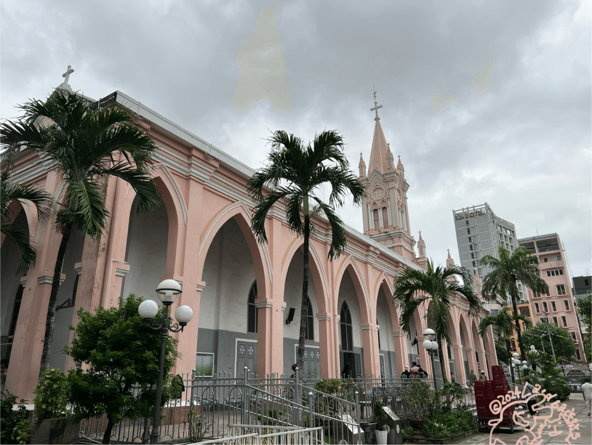 ダナン大聖堂の独特な建築を発見しよう