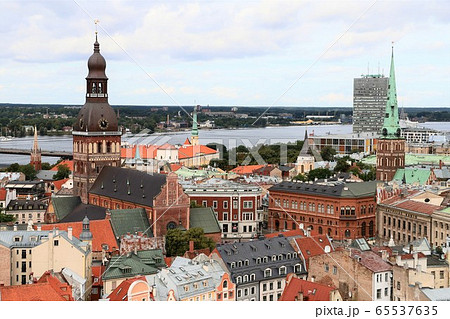 北欧だより 煉瓦の街並みhanautaこまものと北欧家具の店Salut サリュ ：鎌倉にあるヴィンテージの北欧家具を扱うお店