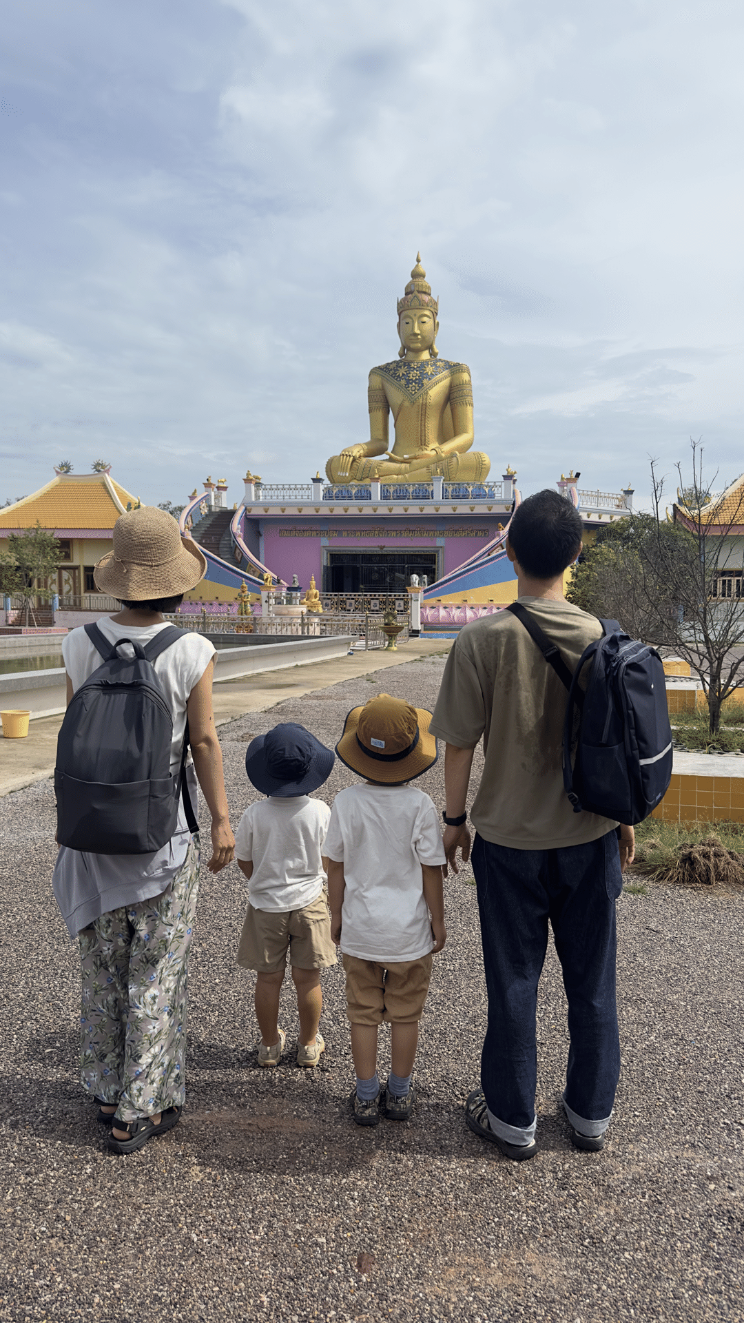 家族7人、バッグ１つで3ヶ国旅行🇰🇭🇱🇦🇹🇭 カンボジア編。子連れ旅行子連れ旅家族旅行5人兄弟ママトラベラー東南アジアカンボジア海外で子育て双子ママ子沢山ママ5児ママcambodiatravelバックパック旅