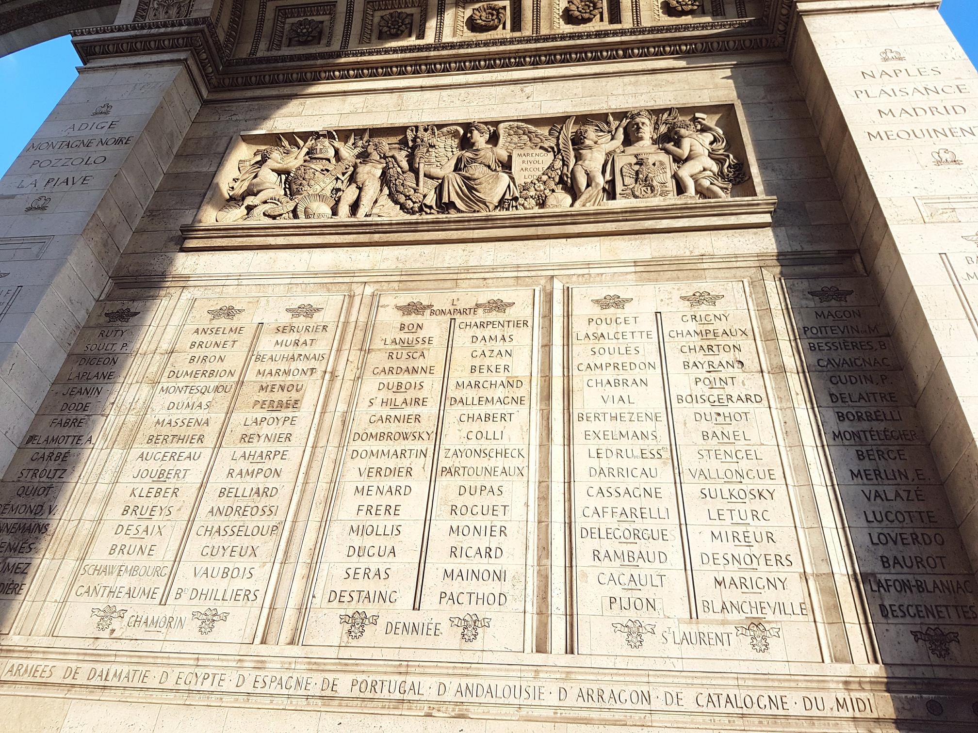 8 2021年夏、エトワール凱旋門へ行ってみたら、壮大なアート作品の制作中だった話 2021年フランス・パリ旅あさまる