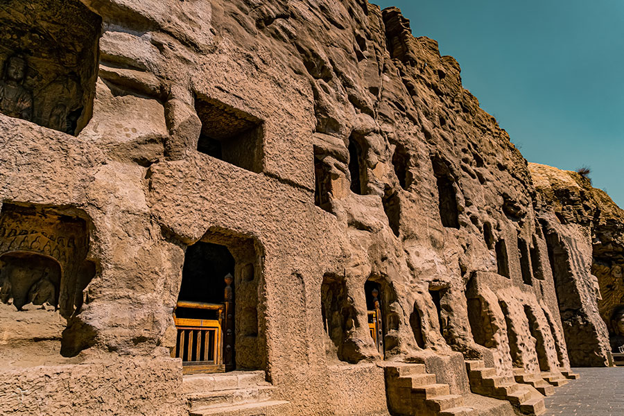 雲崗石窟」：中国仏教芸術の最高傑作、その壮大な魅力に迫る世界絶景スポットの旅