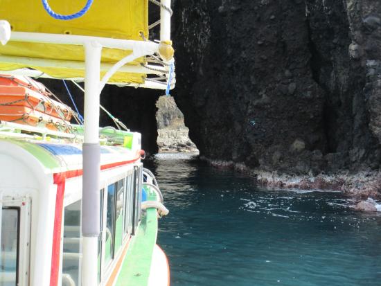 巌門のご紹介能登金剛遊覧船 巌門クルーズ 公式HP