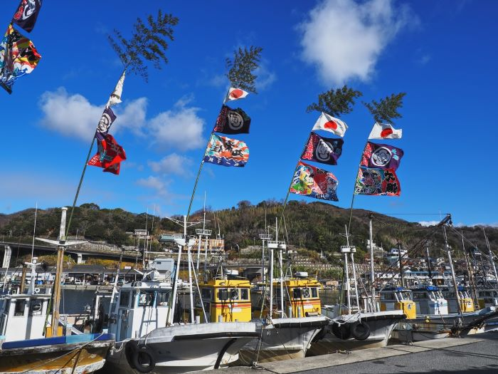 大漁旗 漁船 船舶 乗り物のイラスト素材