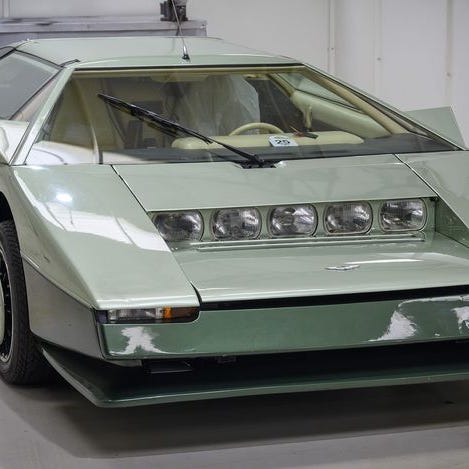 アストンマーティン DB11 AMR ダークナイトレザー 20インチ鍛造ホイール