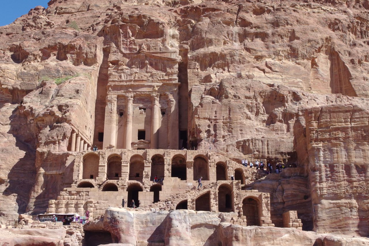 ヨルダンでインディ・ジョーンズになれる！？謎の古代都市ペトラ遺跡。その内部と行き方 │ Myjourney