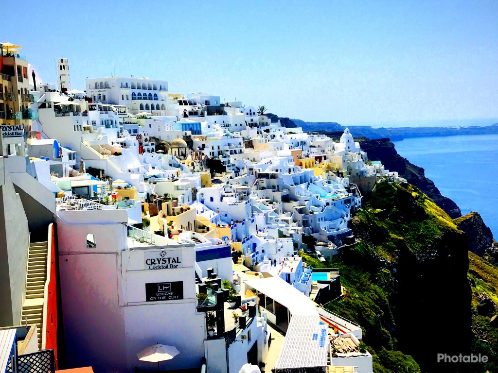 ギリシャの家々が白い理由とは