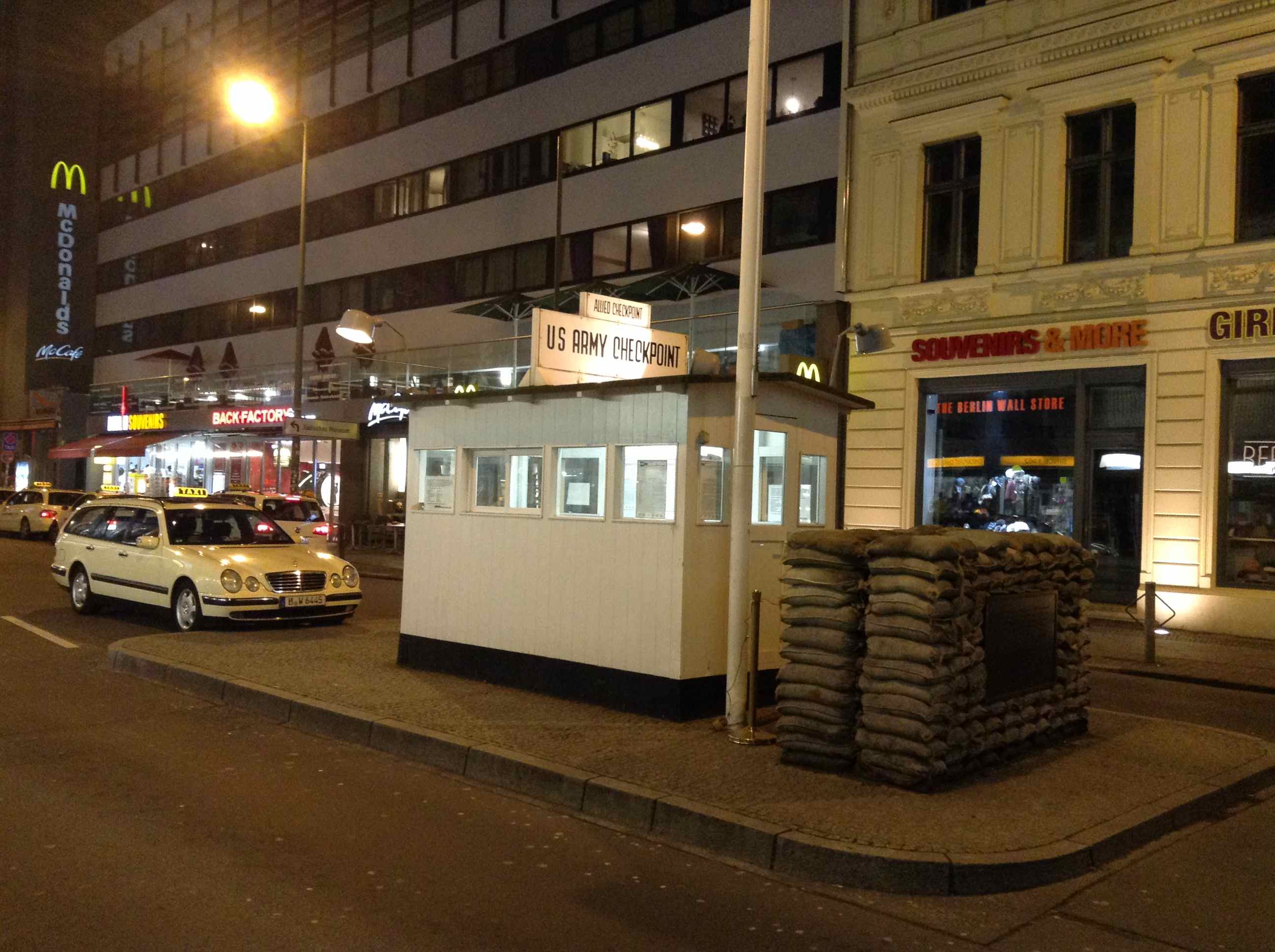 東西ベルリン分断の歴史を伝える場所、チェックポイント・チャーリードイツ便り