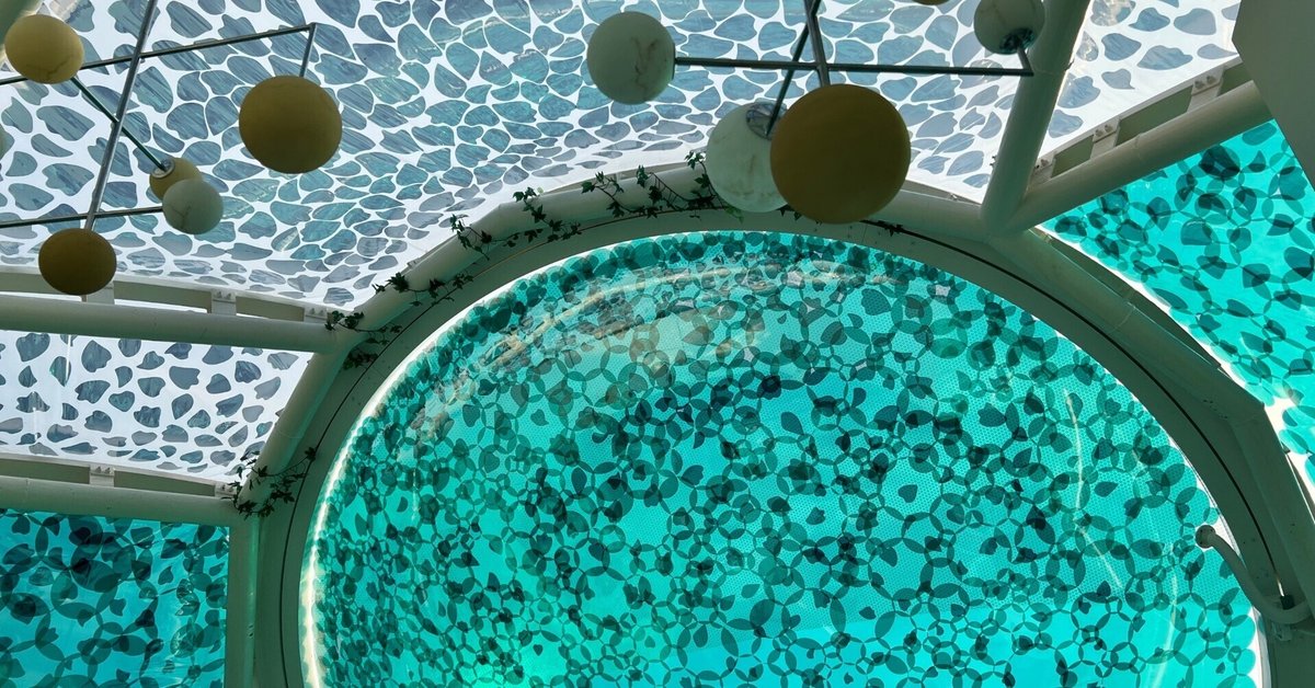 大阪・関西万博スイスパビリオン🇨🇭 絶景ハイジカフェ♡とろけるラクレットチーズ🧀に話題のス椅子が楽しい♪ -