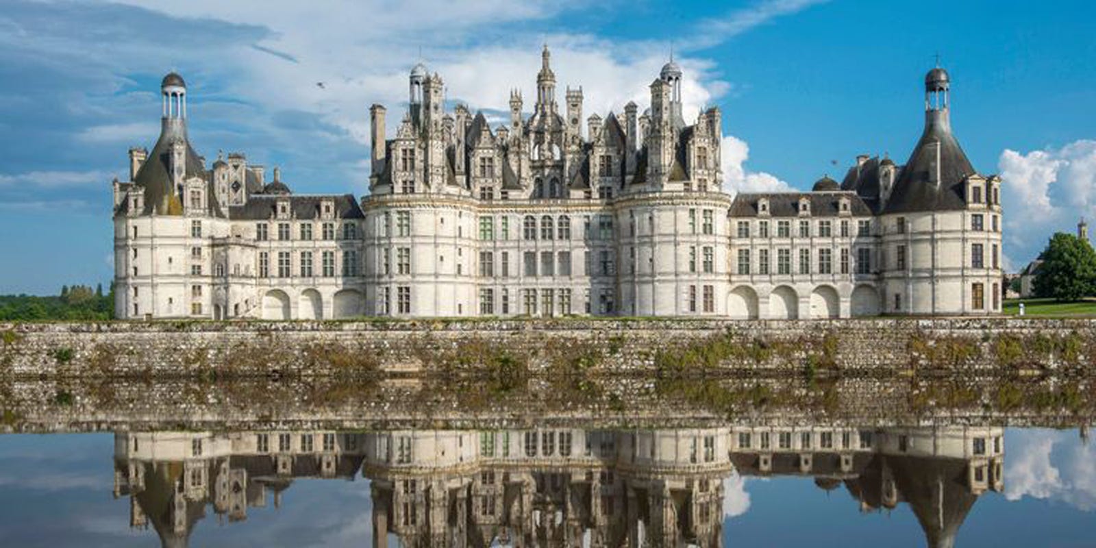 香港ディズニー シンボルの“お城”が世界初のリニューアル! 新キャッスルの撮影ポイント3つ - ディズニー特集