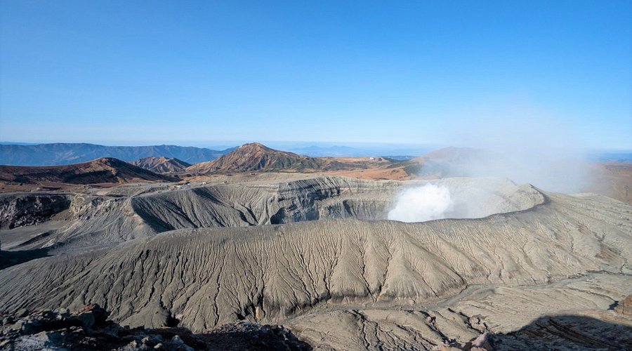 日本でも数少ない観光できる火山スポットまでバスで行ってみた。熊本県の