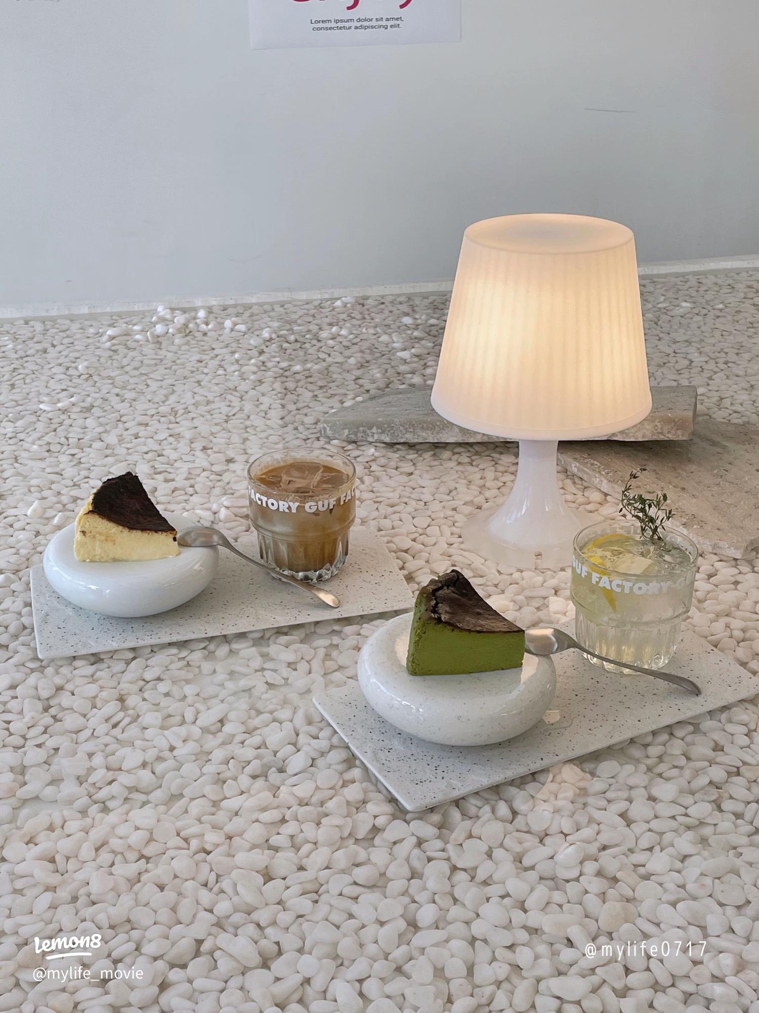 水面テーブルの新大久保カフェオープン