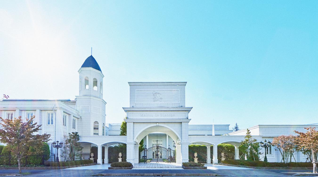 後悔のない結婚式をあげるならここ！」県内最大の大聖堂でステンドグラスが素敵！天井が高く開放感がす 口コミ・評判ローズガーデンロイヤルグレース大聖堂 ウエディングパーク