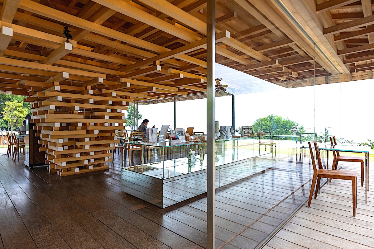 隈研吾による、静岡・熱海のカフェ「COEDA HOUSE」の写真architecturephoto.net