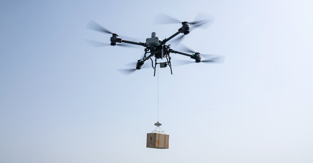 SkyDriveが30kgの重量物を運搬できる産業用ドローン 「カーゴドローン」の実証実験・予約販売を開始AXIS Webデザインの視点で、人間の可能性や創造性を伝えるメディア