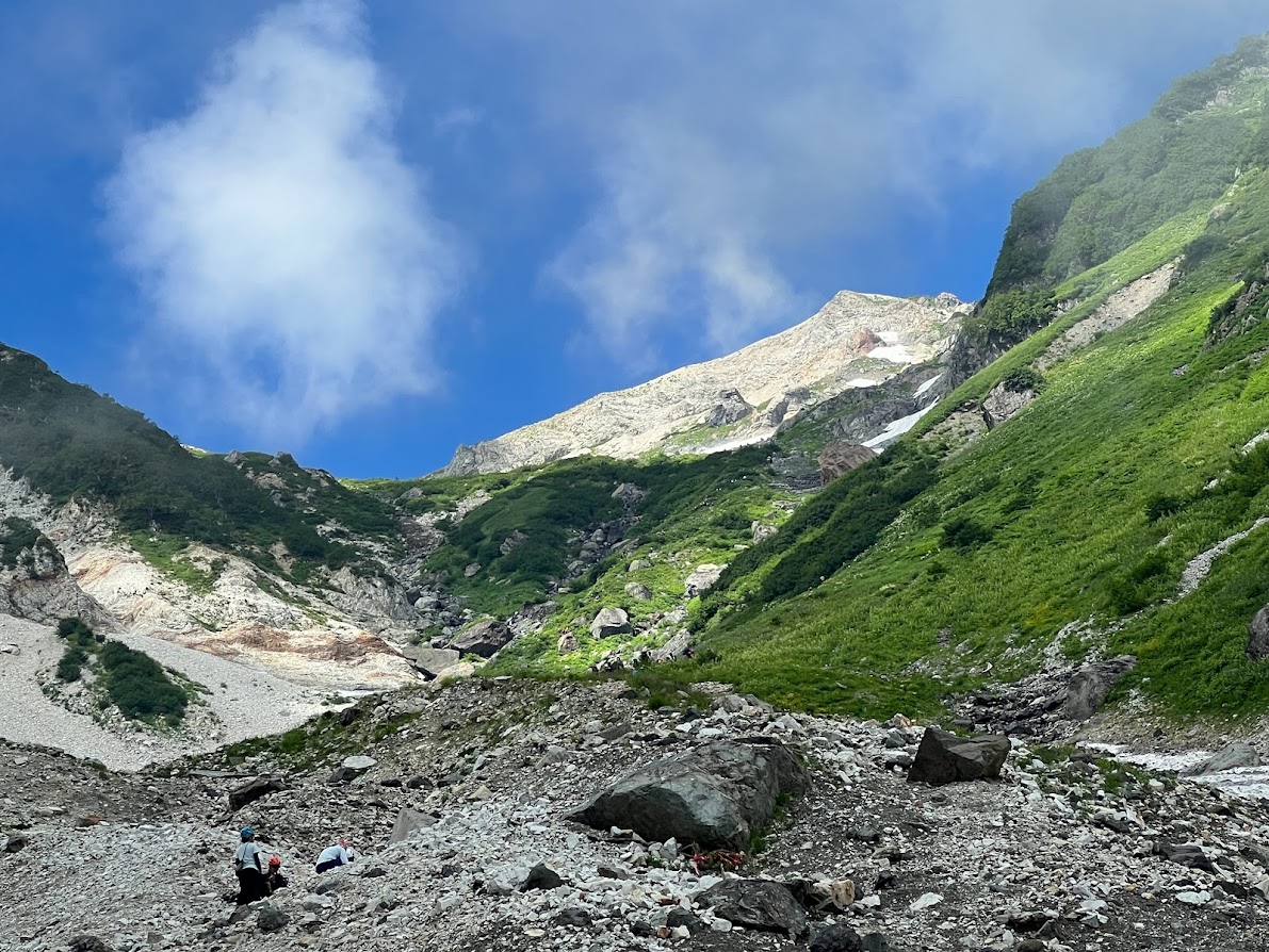 北アルプス 夏の白馬岳 花満開の絶景稜線へ！テント泊登山 バス利用今日という日を忘れずに