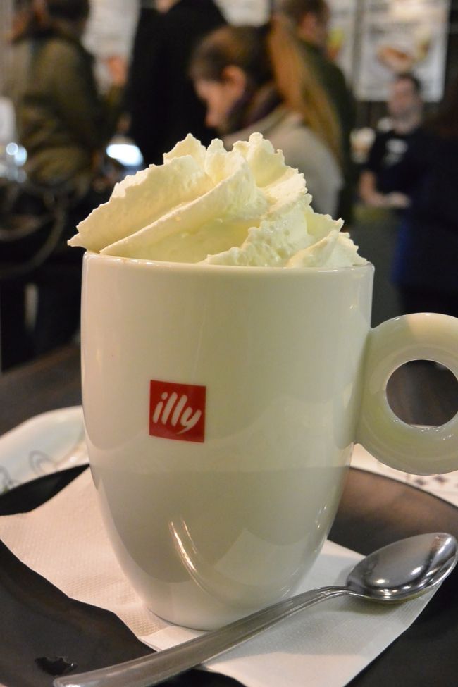 ブダペスト中央市場 ハンガリー・ブダペスト- Journey