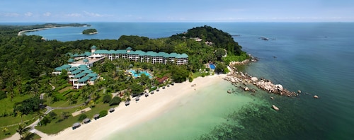 インドネシアのビンタン島に、まるでタイタニック号で宿泊するような経験ができるホテルがあり、注目を集めている。ビンタン島のドゥロス·フォース·ザ·シップ·ホテルは単なるホテルではなく、1914年から20- MK