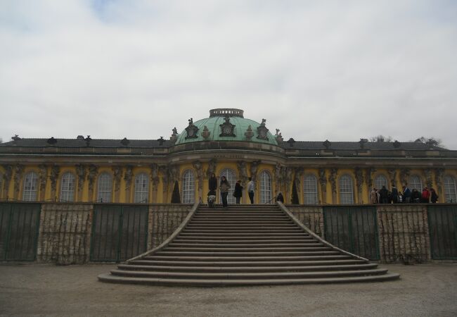 ドイツ一人旅 ロココの傑作・サンスーシ宮殿にジャガイモをお供えしてきました桜
