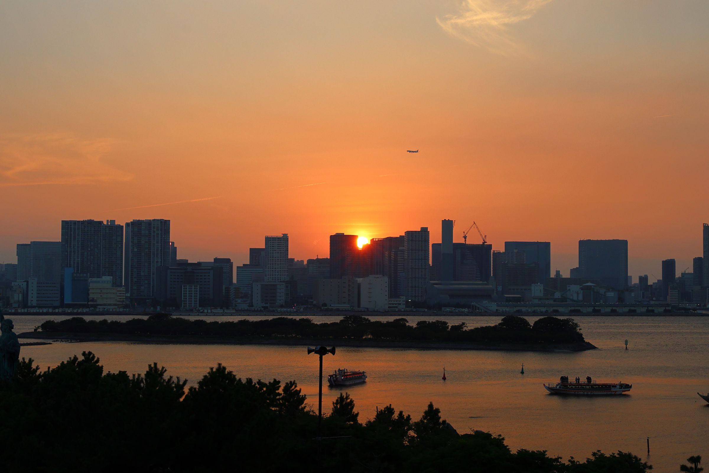 お台場海浜公園の夜景情報 行き方・入場料金・営業時間・景色