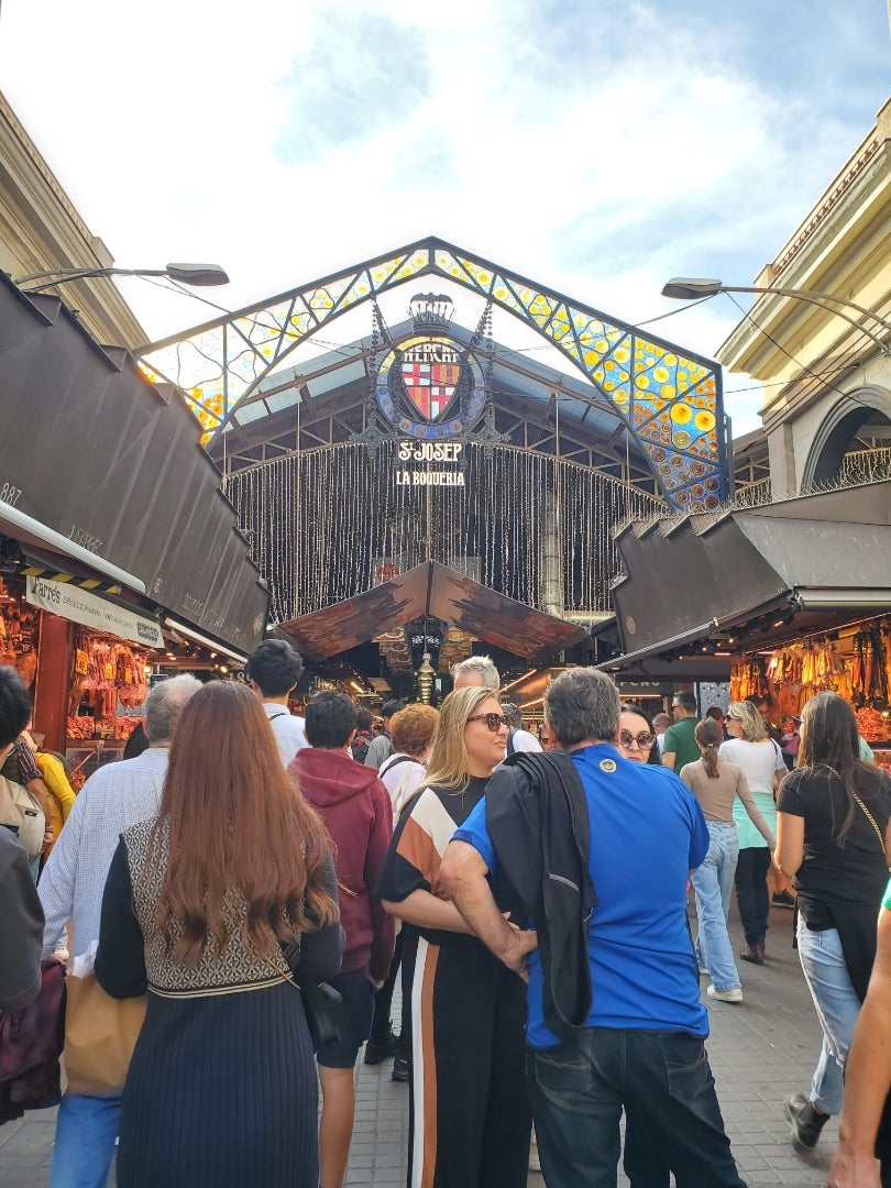 バルセロナの台所「サン・ジョセップ市場 ラ・ボケリア 」でランチ