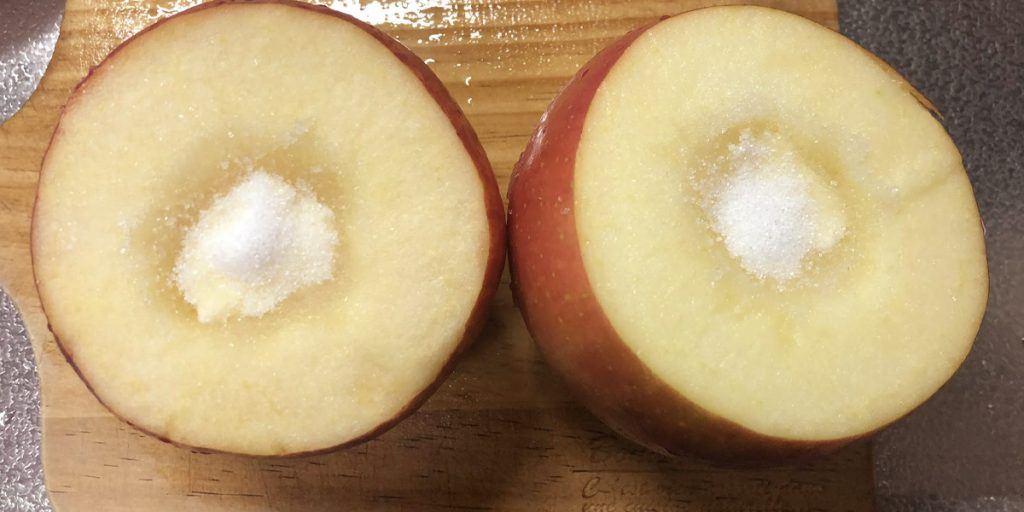 キャンプで焼きりんご