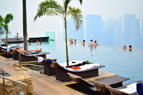 入場は宿泊者限定！マリーナ・ベイ・サンズの屋上プールを徹底レポート！│旅する地球│近畿日本ツーリスト