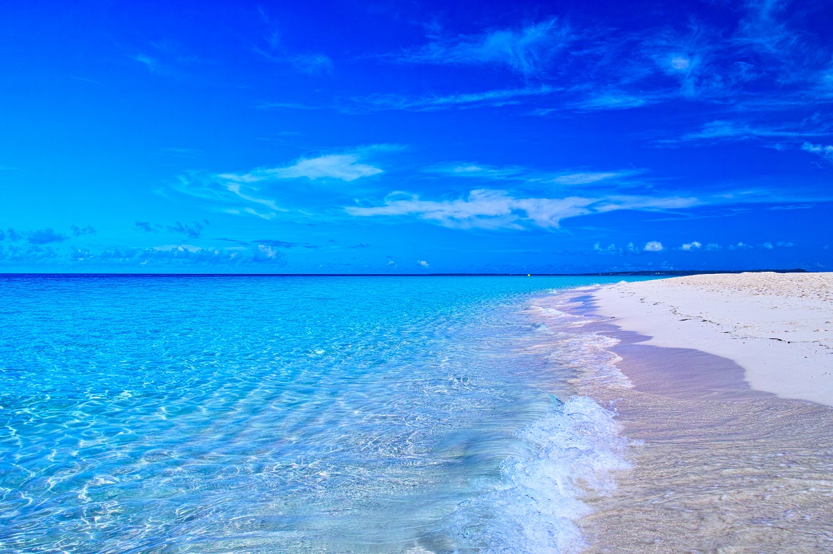 東洋一の美しさで知られる宮古島・与那覇前浜ビーチから来間島へ絶景ドライブ特集たびらい