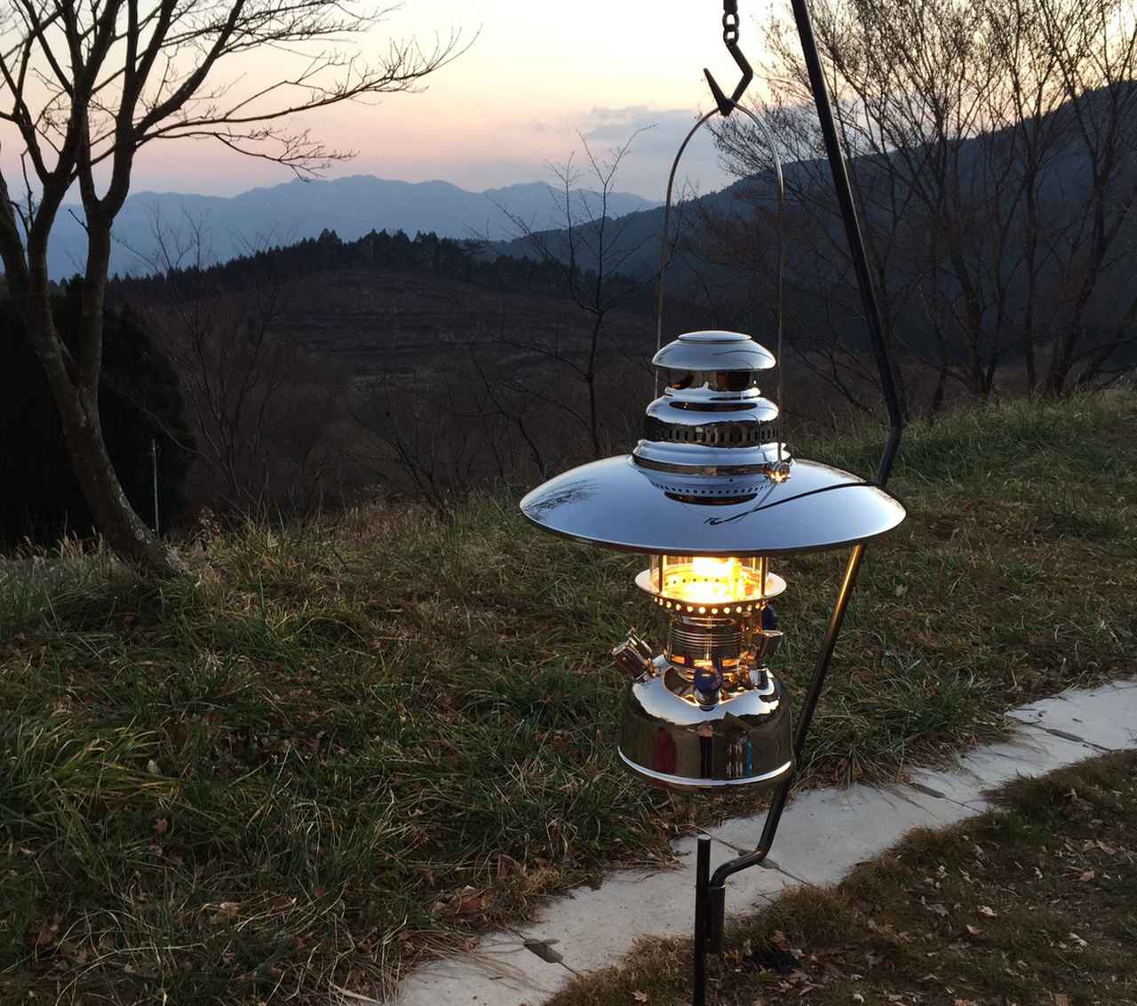 人気のランタンスタンドおすすめ10選 広く照らして夜のキャンプを過ごしやすく - OZmall