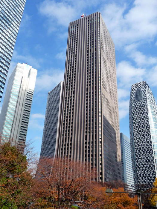 新宿駅西口 超高層ビルの建設開始 都庁抜き“新宿一の高さ”に - YouTube